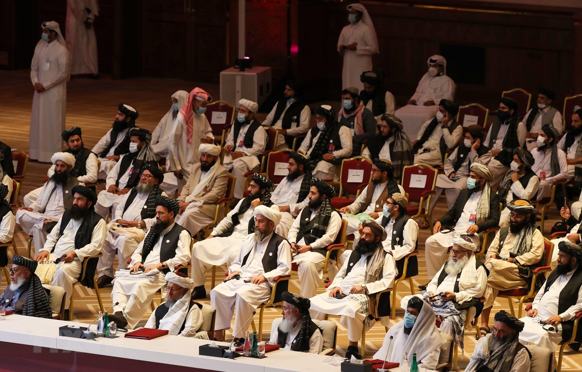  Các thành viên phiến quân Taliban ở Doha, Qatar ngày 12-9-2020. (Ảnh: AFP/TTXVN)