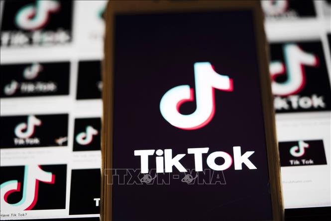  Biểu tượng TikTok trên một màn hình điện thoại ở bang Virginia, Mỹ. Ảnh: THX/TTXVN