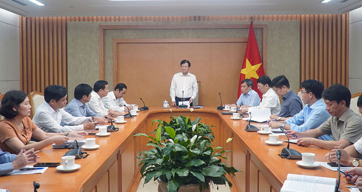 Phó Thủ tướng Trịnh Đình Dũng: Quảng Bình cần tập trung xây dựng chiến lược quy hoạch trên cơ sở tái cấu trúc nền kinh tế  