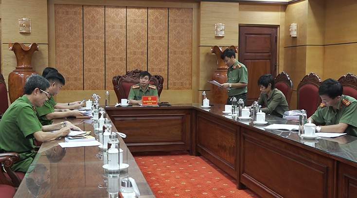 Đại tá Nguyễn Tiến Nam, Giám đốc Công an tỉnh chủ trì buổi tiếp công dân tháng 9-2020.