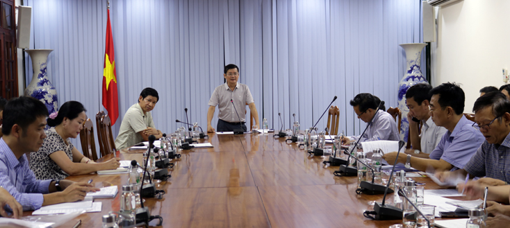 Đồng chí Trần Tiến Dũng, Phó Chủ tịch UBND tỉnh phát biểu kết luận cuộc họp.