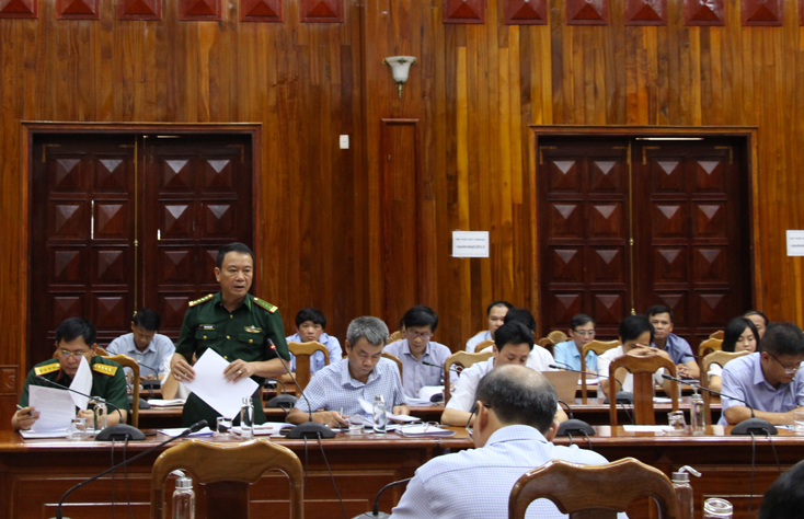 Đại diện lãnh đạo Bộ Chỉ huy Bộ đội Biên phòng tỉnh phát biểu tại cuộc họp