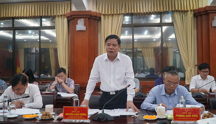 Đồng chí Bộ trưởng Bộ NN và PTNT Nguyễn Xuân Cường chỉ đạo tại buổi làm việc