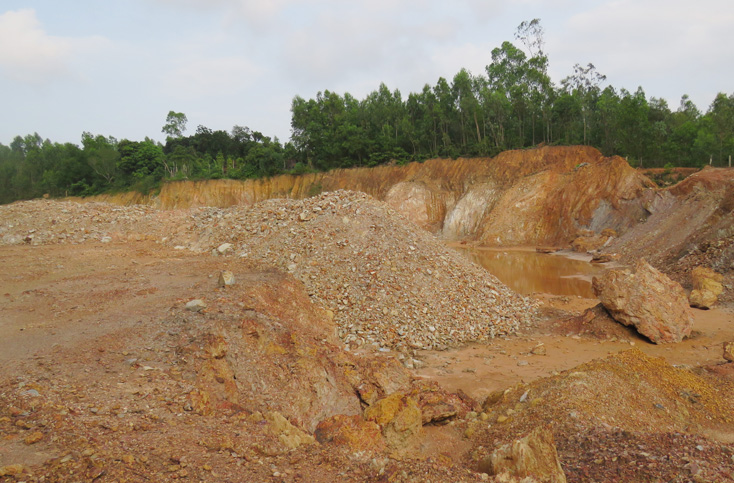 Việc khai thác đất trái phép vẫn diễn ra trên địa bàn huyện Bố Trạch.