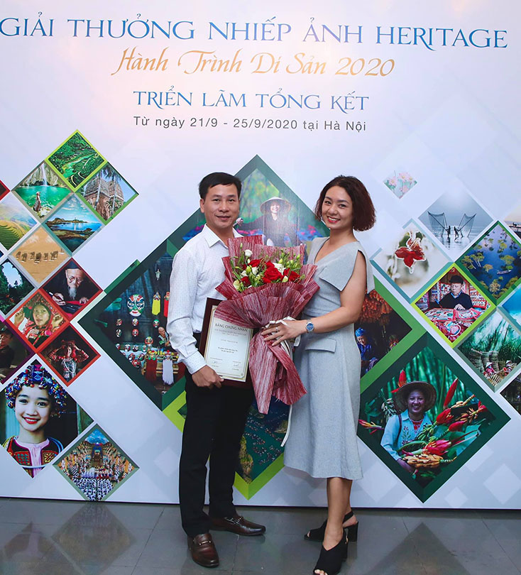 Nhiếp ảnh gia Nguyễn Hải tại lễ trao giải.