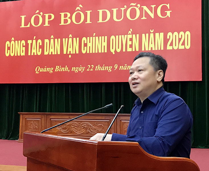 Đồng chí Phó Chủ tịch UBND tỉnh Nguyễn Tiến Hoàng trao đổi chuyên đề công tác dân vận của các cơ quan nhà nước, chính quyền các cấp với các học viên