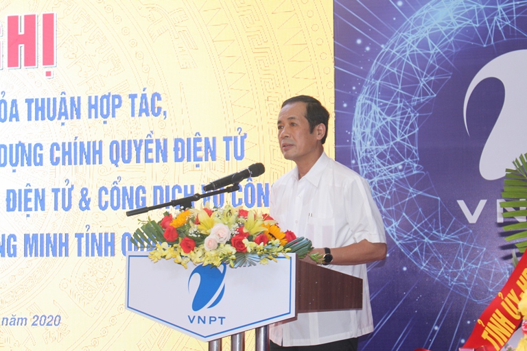 Đồng chí Chủ tịch UBND tỉnh Quảng Bình phát biểu tại hội nghị