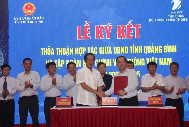 Lễ ký kết thỏa thuận hợp tác chiến lược về VT-CNTT giai đoạn 2020-2025 giữa UBND tỉnh Quảng Bình và Tập đoàn VNPT.