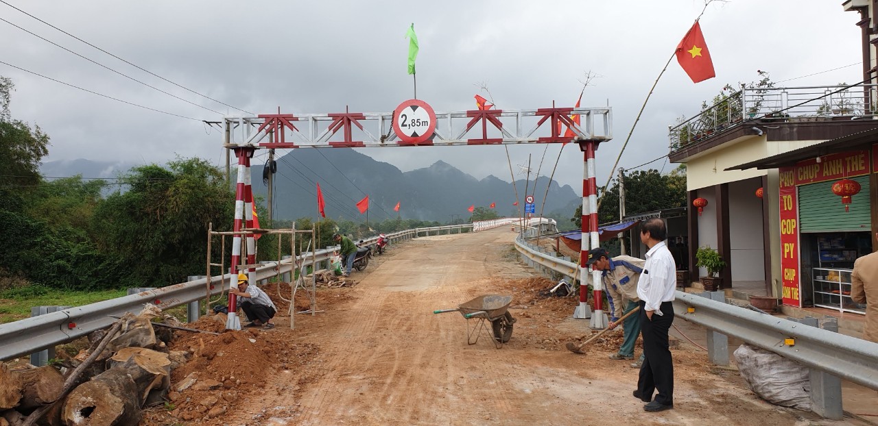 Các dự án, công trình trên địa bàn huyện Tuyên Hóa đang được đẩy nhanh tiến độ thi công, nhằm hoàn thành kế hoạch giải ngân vốn trong năm 2020.