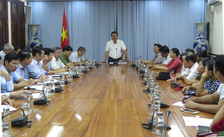 Đồng chí Phó Chủ tịch UBND tỉnh Trần Phong kết luận cuộc họp