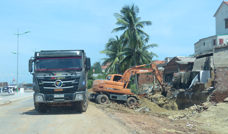 Giải phóng mặt bằng được đến đâu, đơn vị thi công tổ chức tập trung thi công ngay đến đó.