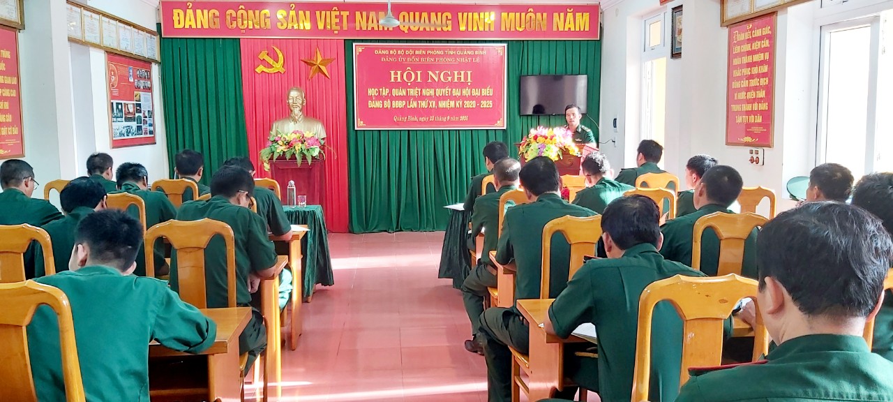 Một buổi học tập, quán triệt nghị quyết của cán bộ, đảng viên Đồn Biên phòng Nhật Lệ.