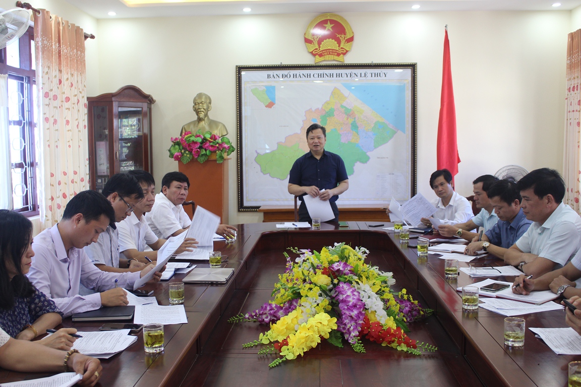 Đồng chí Phó Chủ tịch UBND tỉnh Nguyễn Tiến Hoàng phát biểu kết luận buổi làm việc.