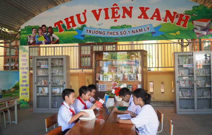 Thư viện xanh của Trường THCS số 1 Nam Lý luôn là điểm đến thú vị của học sinh toàn trường.  