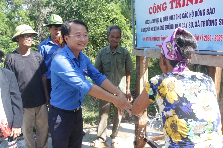    Công trình cấp nước sinh hoạt tại bản Cây Sú, xã Trường Sơn giúp dân bản giải quyết nỗi lo về nguồn nước sinh hoạt. 