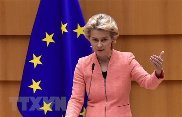 Chủ tịch EC Ursula von der Leye phát biểu tại phiên họp toàn thể Nghị viện châu Âu (EP) ở Brussels, Bỉ. (Ảnh: AFP/TTXVN)