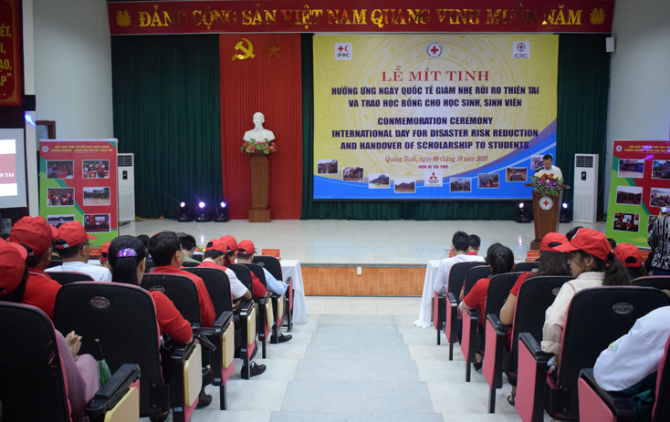Đồng chí Nguyễn Tiến Hoàng, Phó chủ tịch UBND tỉnh phát biểu tại buổi lễ mít tinh hưởng ứng Ngày quốc tế phòng chống và giảm nhẹ thiên tai năm 2020.