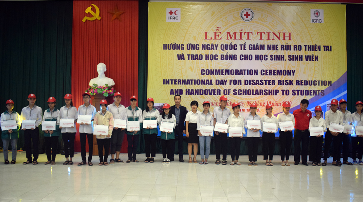 Công ty TNHH Mitsubishi Việt Nam đã trao học bổng cho học sinh, sinh viên nghèo vượt khó, học giỏi.