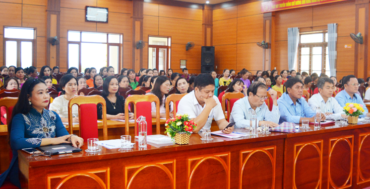 Hội thảo có sự tham gia của 70 chị em là hội viên phụ nữ xã Bảo Ninh và trên 50 đại biểu đại diện phụ nữ, nông dân các xã, phường, thị trấn trên địa bàn tỉnh. 
