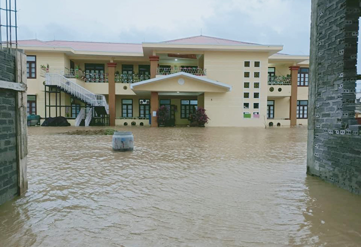  Trường mầm non xã Quảng Văn, thị xã Ba Đồn ngập trong nước lũ.