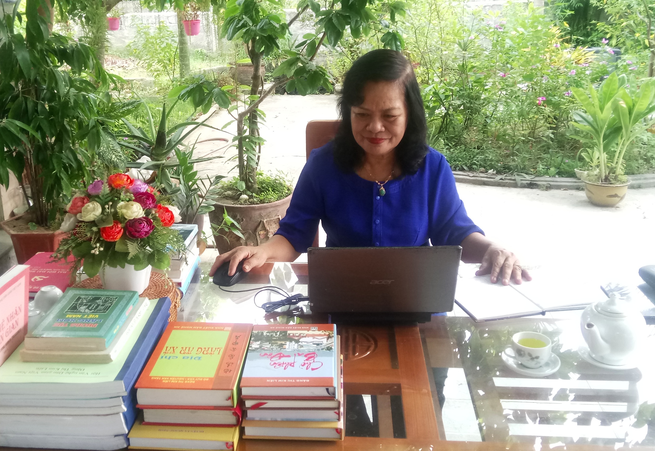   Đi và viết là niềm đam mê của bà Đặng Thị Kim Liên.