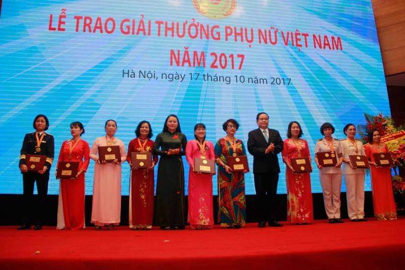   Nhà nghiên cứu VHVNDG Đặng Thị Kim Liên được vinh danh tại Giải thưởng phụ nữ Việt Nam. 
