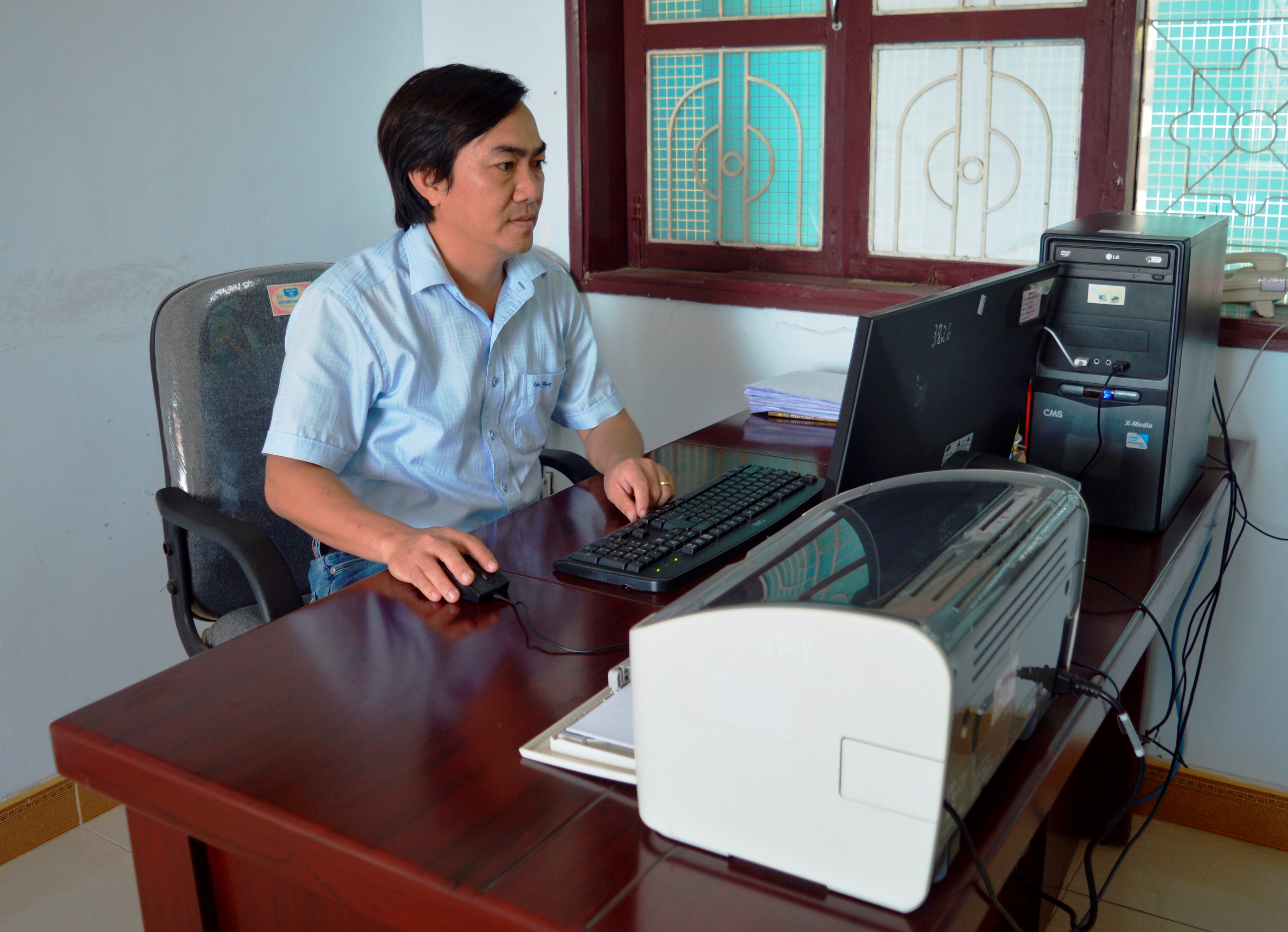   Bên cạnh công tác giảng dạy, thầy giáo Phạm Xuân Hậu còn dành nhiều thời gian nghiên cứu khoa học.