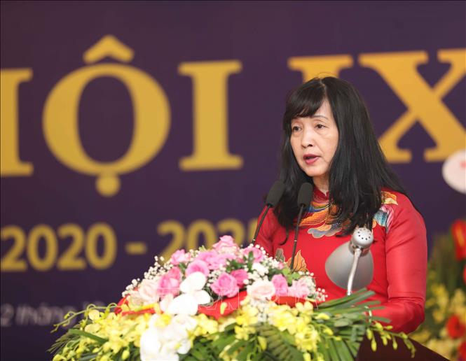  Đại hội đã bầu NSNA Trần Thị Thu Đông làm Chủ tịch Hội Nghệ sĩ Nhiếp ảnh Việt Nam nhiệm kỳ 2020 - 2025. Ảnh: Thanh Tùng/TTXVN