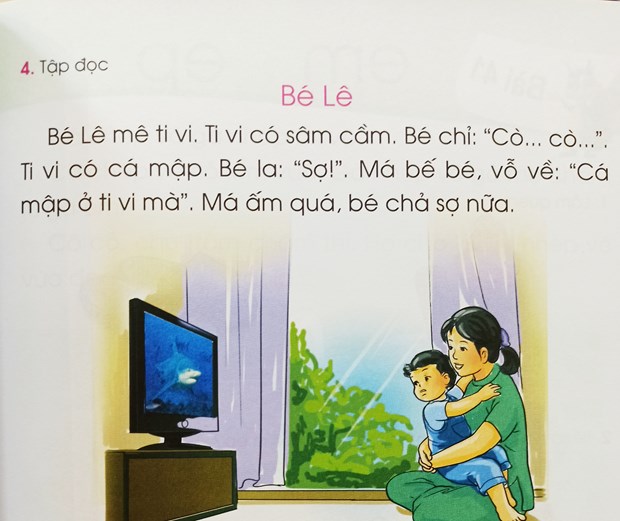 Sách Tiếng Việt lớp 1 với ngôn ngữ được cho là ngô nghê. (Ảnh: PM/Vietnam+)