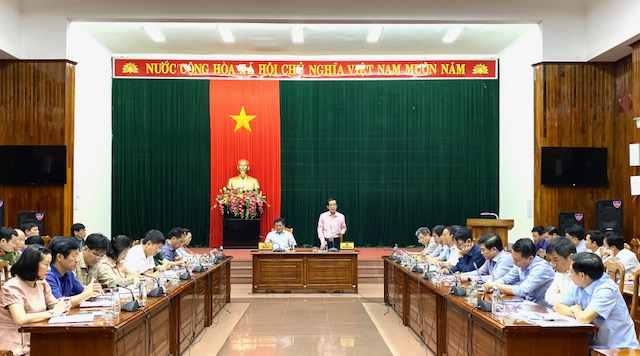 Đồng chí Chủ tịch UBND tỉnh Trần Công Thuật kết luận cuộc họp.