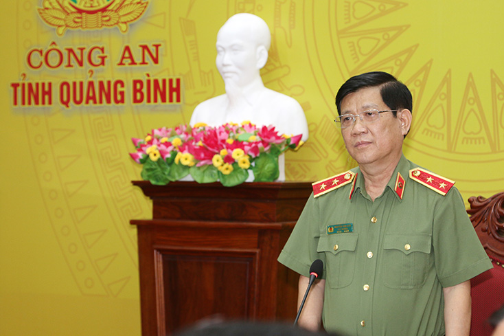 Trung tướng Nguyễn Văn Sơn, Thứ trưởng Bộ Công an phát biểu tại buổi kiểm tra công tác ứng phó lụt bão tại Công an tỉnh Quảng Bình.