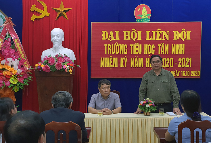 Đồng chí Trưởng Ban Tổ chức Trung ương Phạm Minh Chính ghi nhận và đánh giá cao sự chủ động, quyết liệt trong công tác phòng chống lũ lụt của tỉnh Quảng Bình