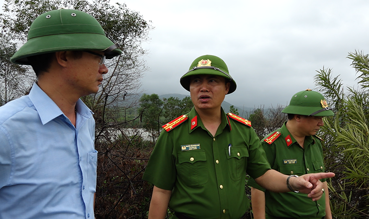 Đoàn công tác của Công an tỉnh và UBND huyện Quảng Ninh kiểm tra tại một số hồ chứa nước trên địa bàn huyện Quảng Ninh.