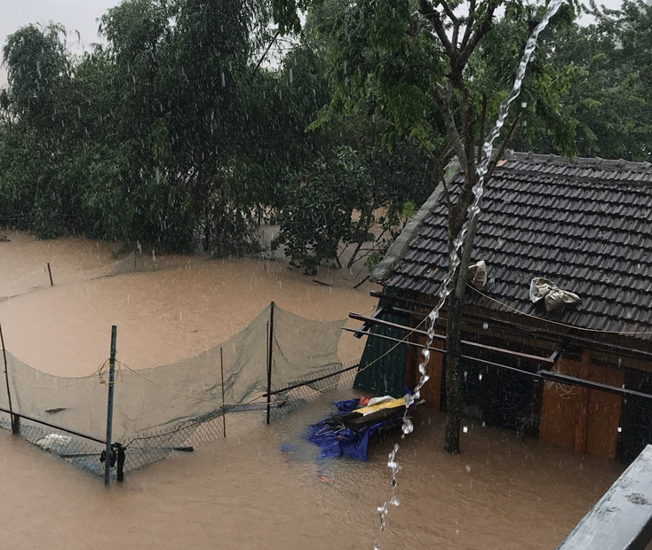 Nhiều nhà dân ở thị Trấn Phong Nha ngập nặng