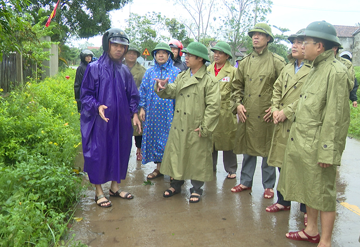Đồng chí Cao Văn Định kiểm tra, chỉ đạo công tác phòng, chống mưa, lũ tại xã Cự Nẫm
