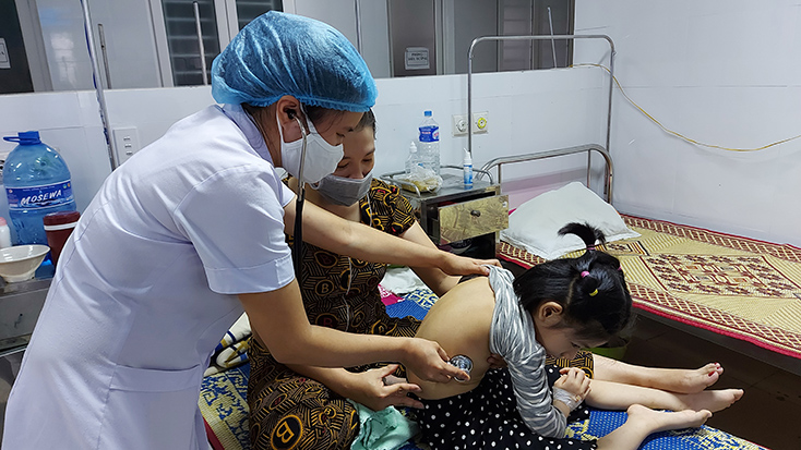 Bệnh viện đa khoa khu vực Bắc Quảng Bình nỗ lực khắc phục khó khăn để chăm sóc, điều trị cho người bệnh.