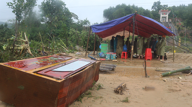 Ngôi nhà của anh Nguyễn Tiến Khang và chị Nguyễn Thị Tuyết bị lũ cuốn trôi.