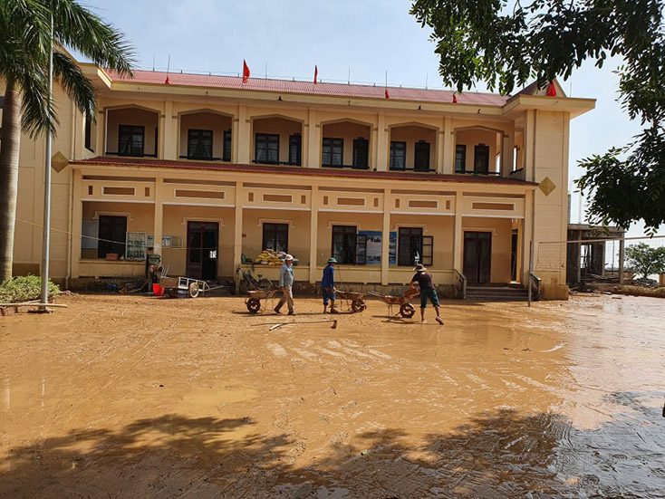 Huyện Quảng Ninh đang huy động tối đa lực lượng để khắc phục hậu quả lũ lụt