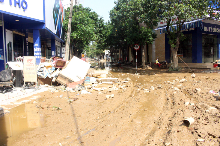 Sau lũ lụt, TT. Kiến Giang hoang tàn