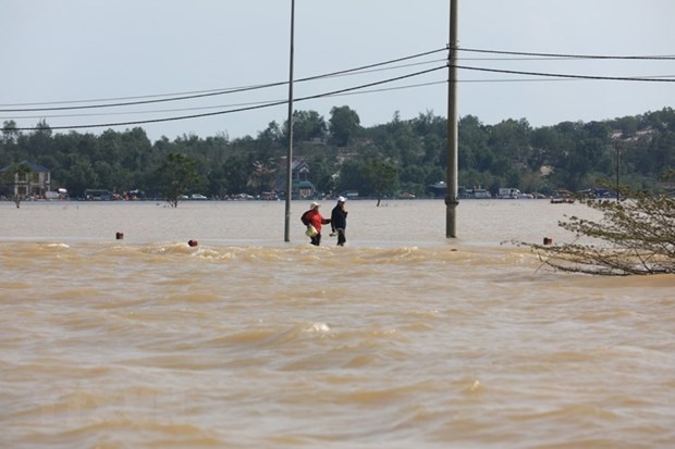 Một số nơi tại huyện Lệ Thủy nước vẫn ngập sâu. (Ảnh: Thành Đạt/TTXVN)