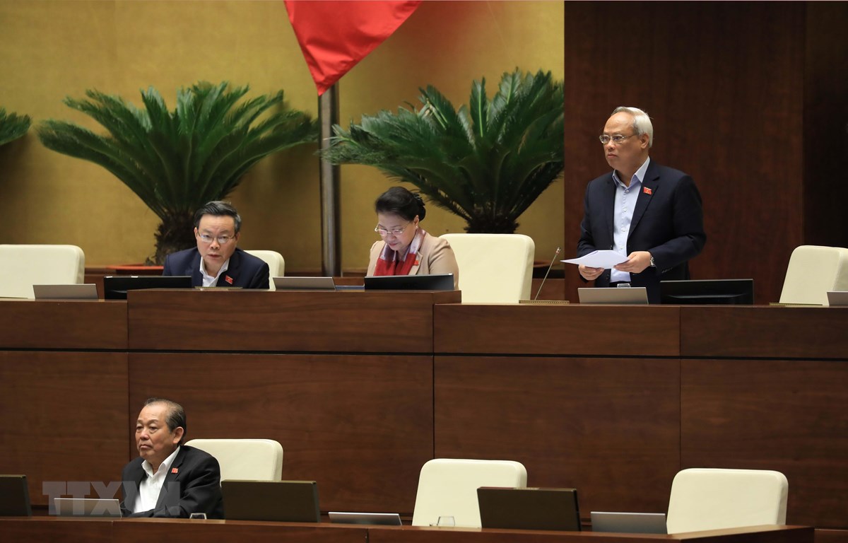  Phó Chủ tịch Quốc hội Uông Chu Lưu điều hành phiên họp. (Ảnh: Lâm Khánh/TTXVN)