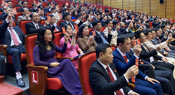 Các đại biểu biểu quyết thông qua Nghị quyết Đại hội nhiệm kỳ 2020-2025