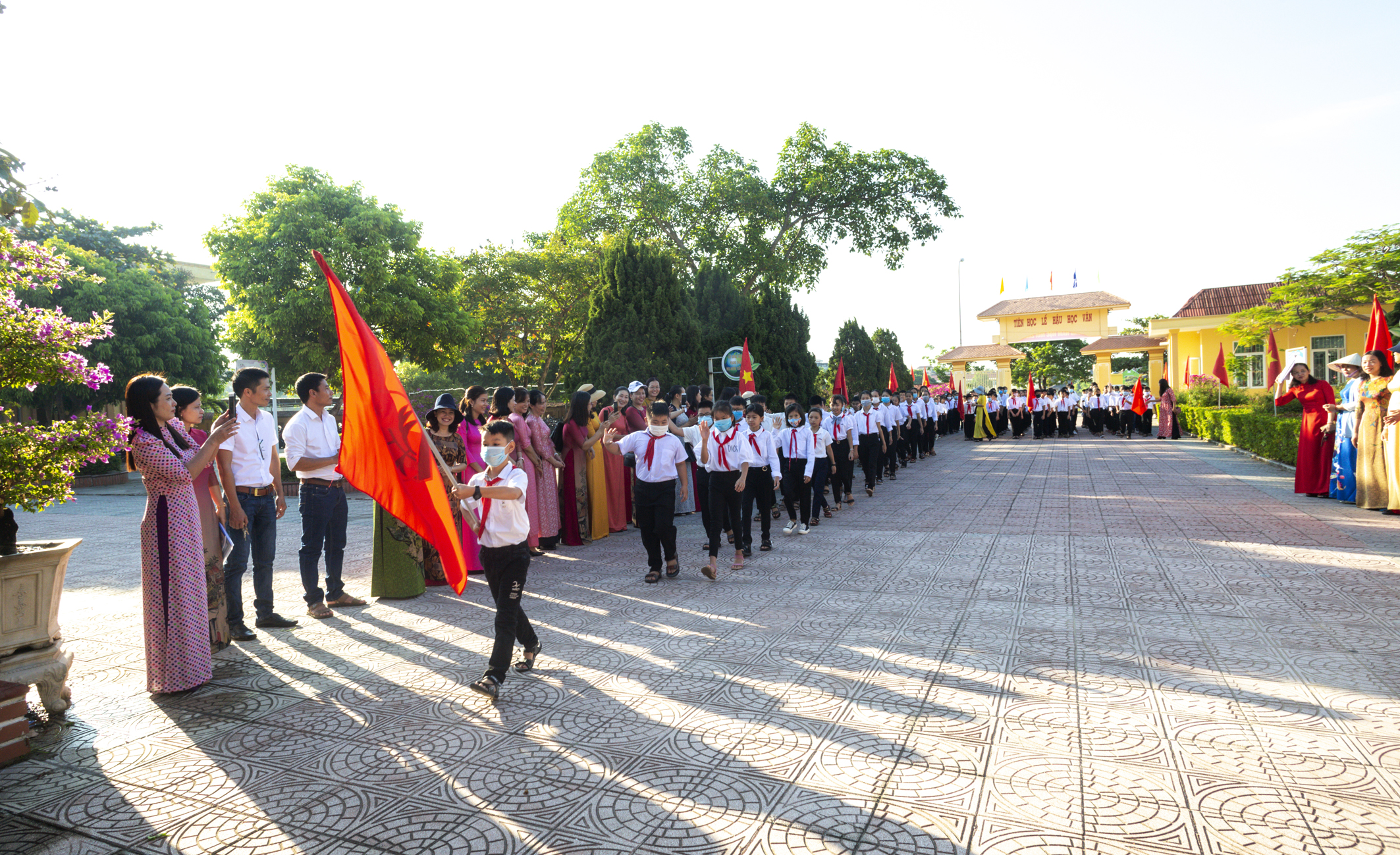    Lễ khai giảng năm học mới 2020-2021 tại Trường THCS Quách Xuân Kỳ-ngôi trường có nhiều thành tích xuất xắc trong thực hiện các phong trào thi đua yêu nước của ngành GD-ĐT Quảng Bình.