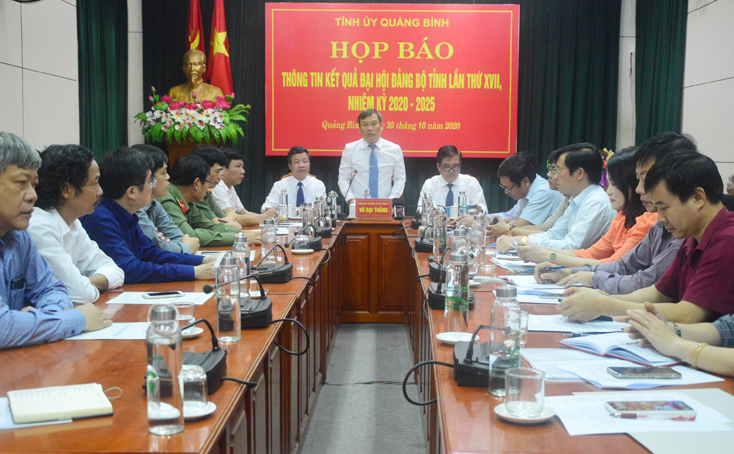 Đồng chí Bí thư Tỉnh ủy Vũ Đại Thắng phát biểu kết luận tại cuộc họp báo