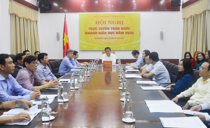 Đồng chí Phó Chủ tịch UBND tỉnh Trần Phong chủ trì hội nghị tại điểm cầu Quảng Bình.