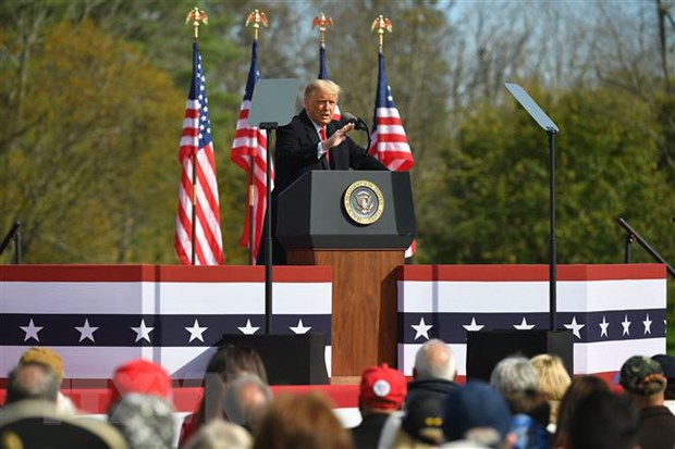 Tổng thống Mỹ Donald Trump phát biểu trong cuộc vận động tranh cử ở bang Pennsylvania ngày 31/10/2020. (Ảnh: AFP/TTXVN)