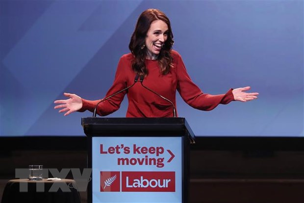 Thủ tướng New Zealand Jacinda Arden phát biểu tại Auckland. (Ảnh: AFP/TTXVN)