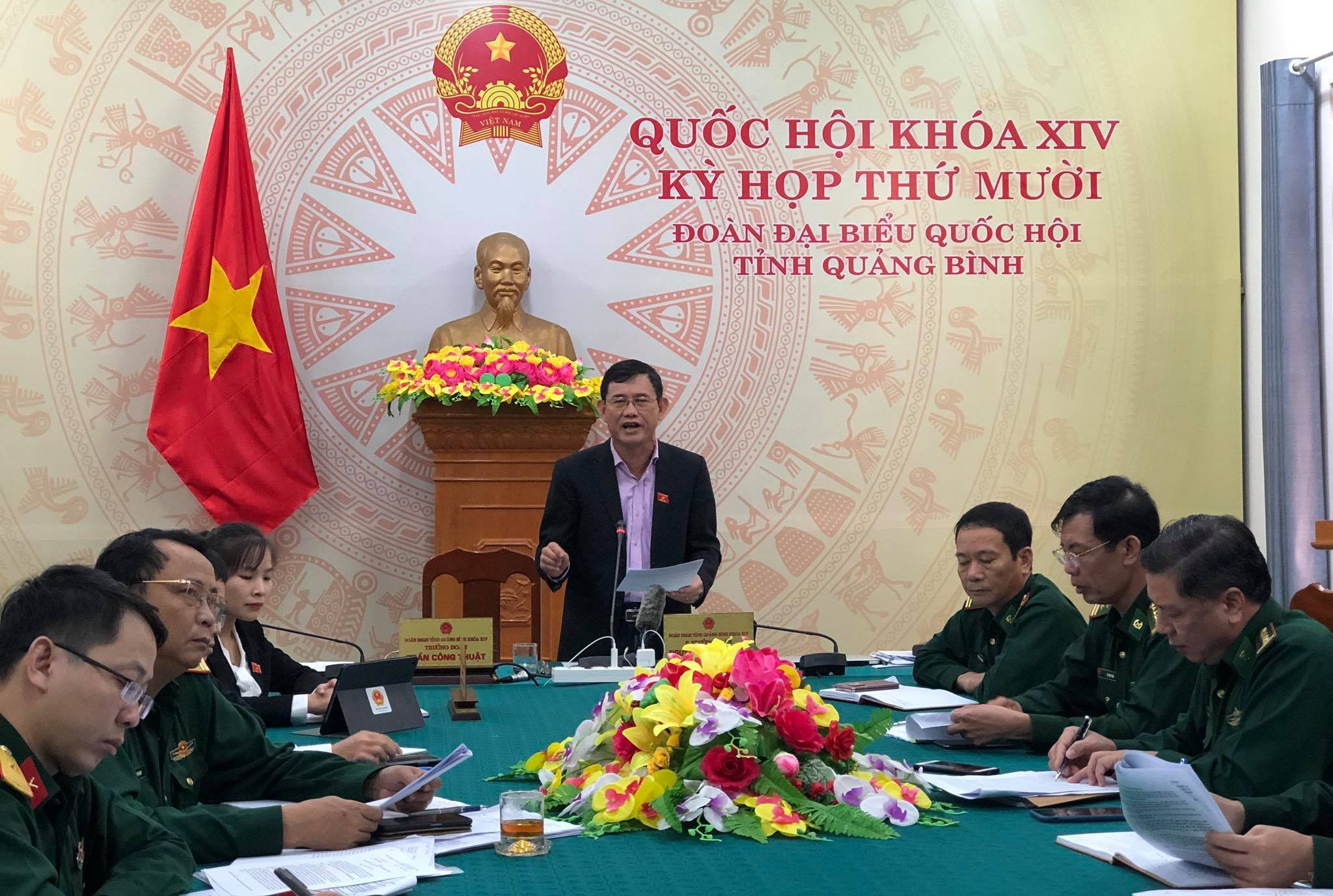  Đồng chí Phó Trưởng đoàn ĐBQH tỉnh Nguyễn Ngọc Phương tham gia thảo luận trực tuyến tại kỳ họp.