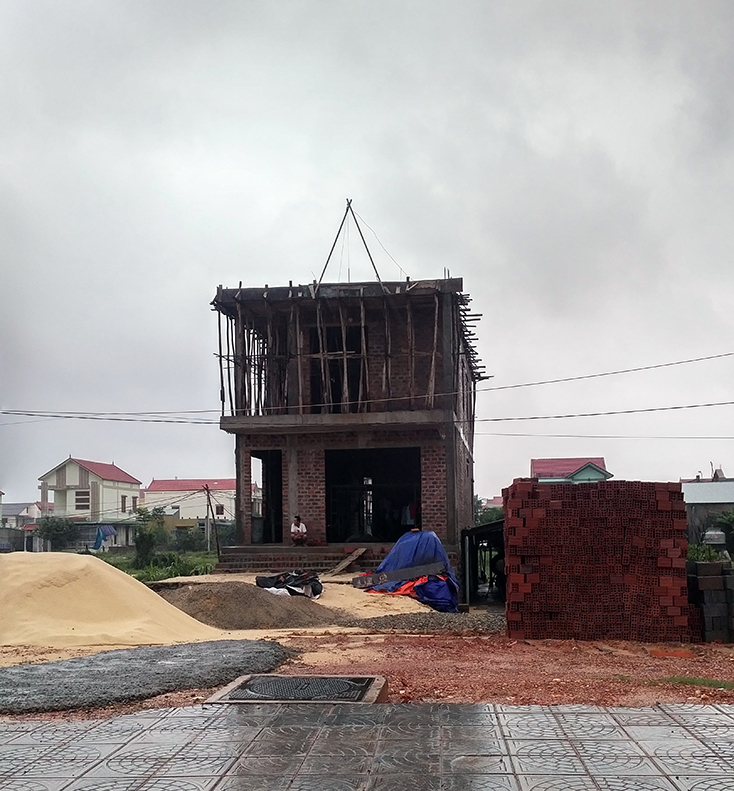 Công trình nhà mới của anh Thắng xây dựng không phép và đã bị UBND TP. Đồng Hới xử phạt hành chính 25 triệu đồng.
