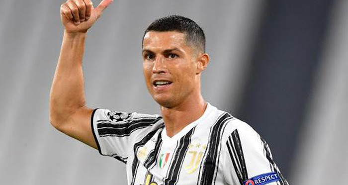  Cristiano Ronaldo sẽ đá chính nếu quay trở lại MU